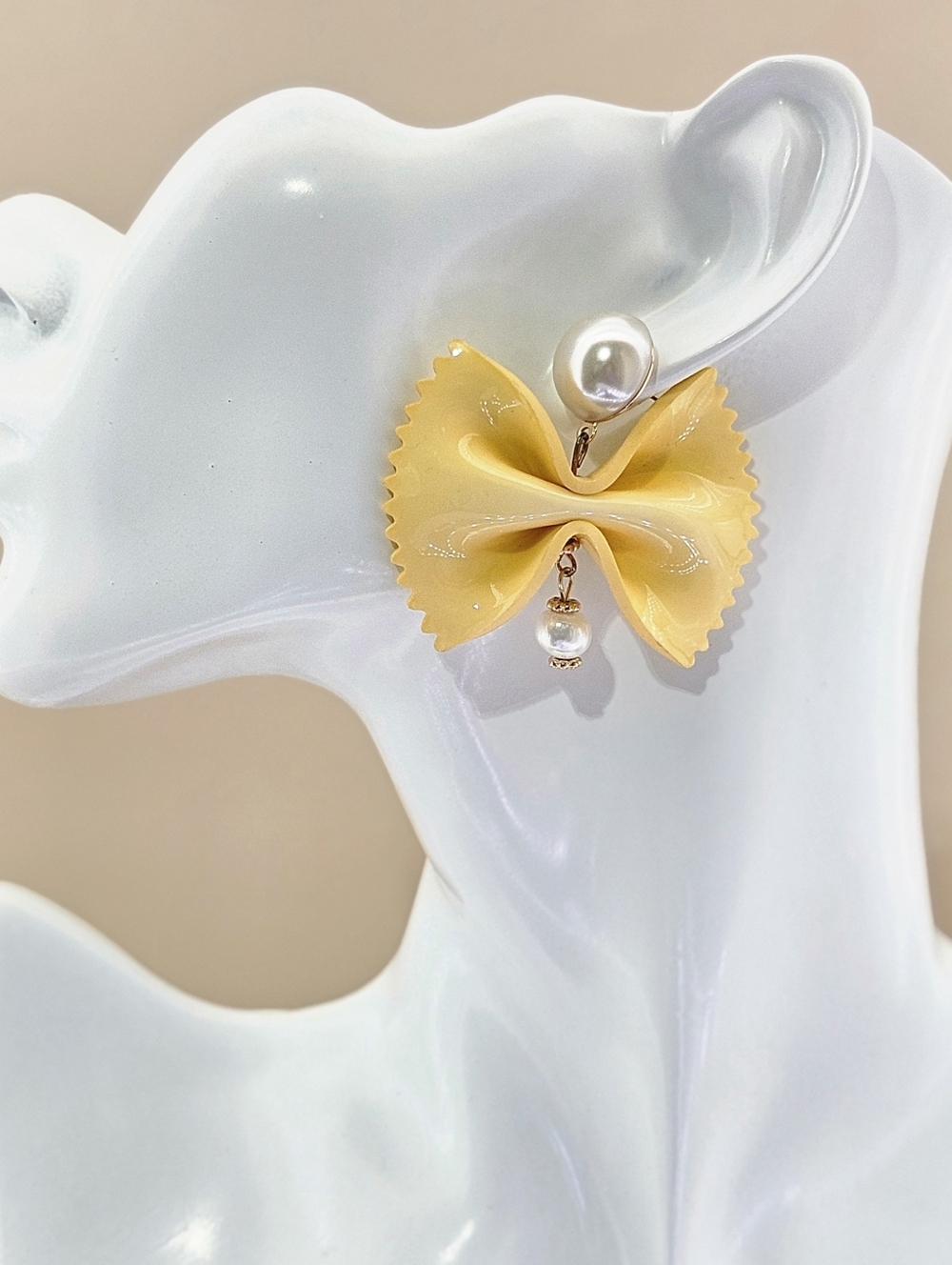 Chefanie Swinging Farfalle Bowtie Pasta Natural Pearl Earrings Italian Novelty - Picture 3 of 5